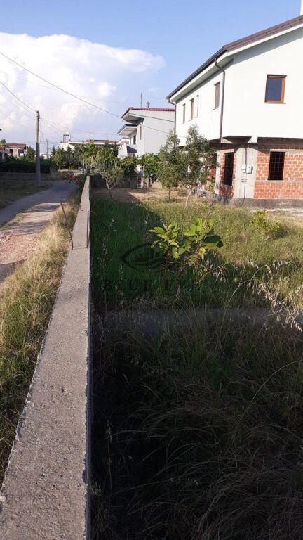 Vilë per Shitje 3+2 dhe toke në Ish këneta, Durrës
