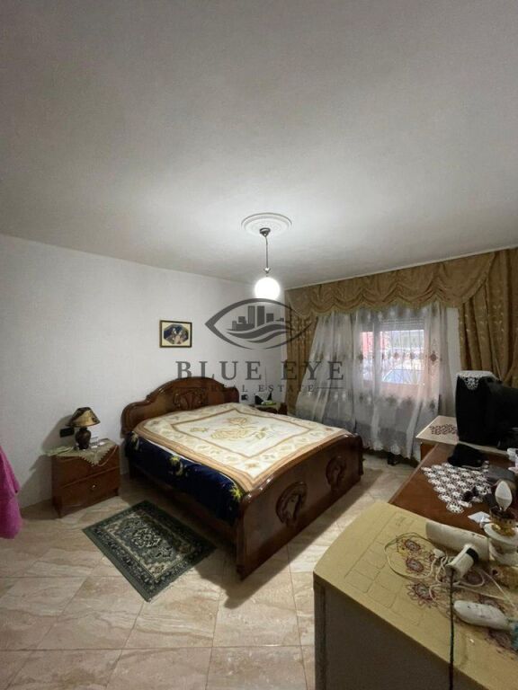 Shtëpi 2+1 në shitje te Stadiumi, Durrës