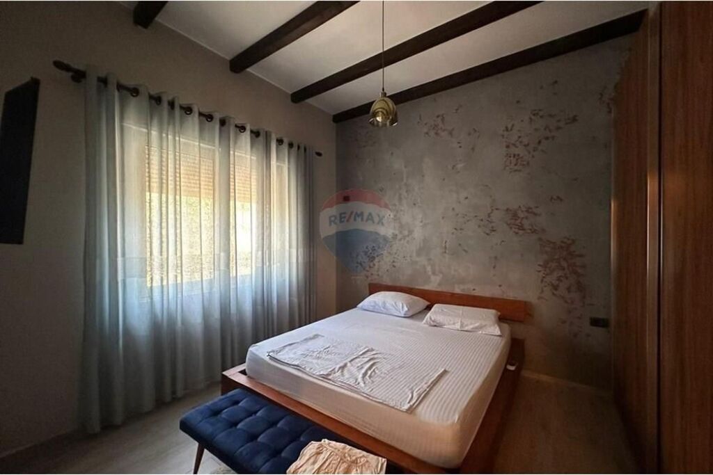 Villa for rent, Bërzhitë