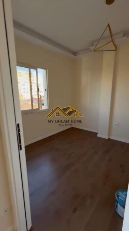 VENDESI APPARTAMENTO 2+1+2 NEL QUARTIERE 6 DURRES !!!