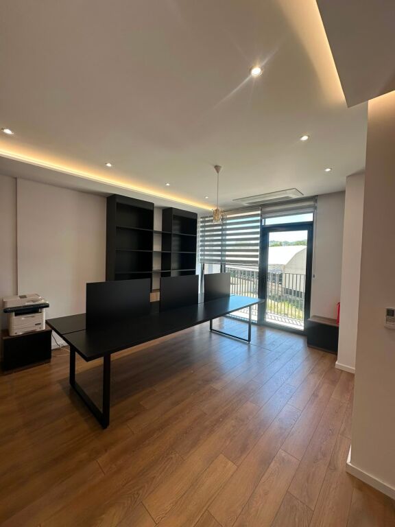 🏢 Locale Ufficio in Affitto – Lake View Residence