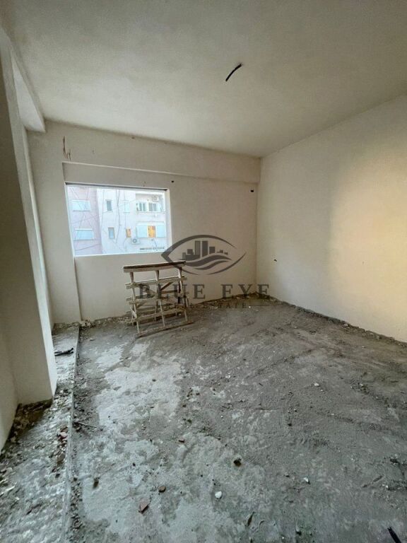 Apartment 2+1+2 For Sale in Stadiumi, Durrës