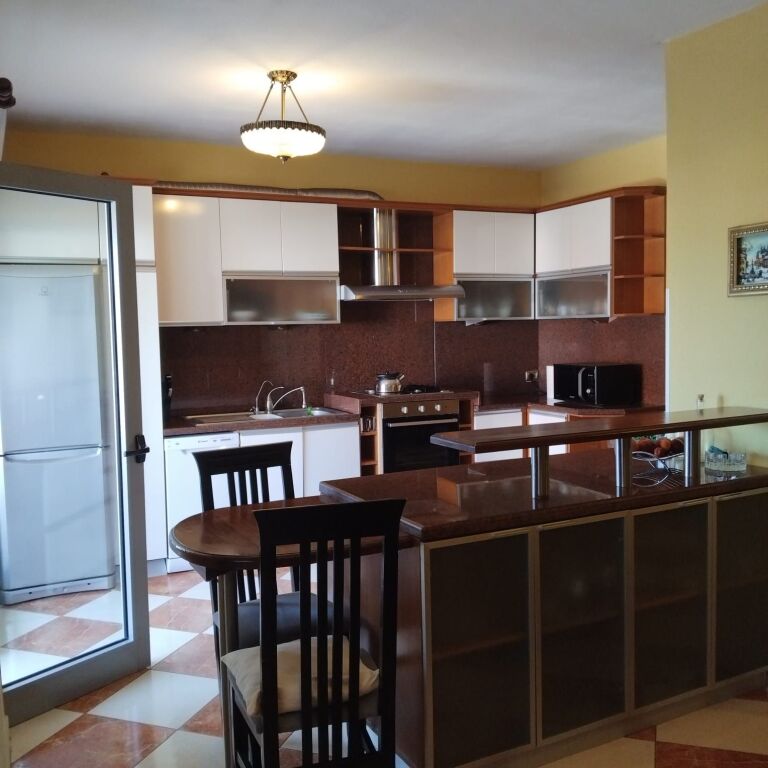 Appartamento 2+1+2 + Balcone in vendita – Via Kosovarëve !