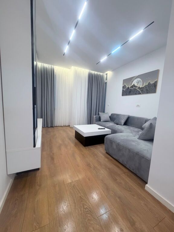 Jepet me qera Apartament 1+1 tek 21 Dhjetori/ afer Hotel Mondial
