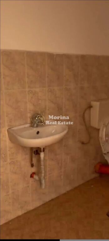 Rent | Ambjent Biznesi | Shkolla e Bashkuar | 1100 €/month