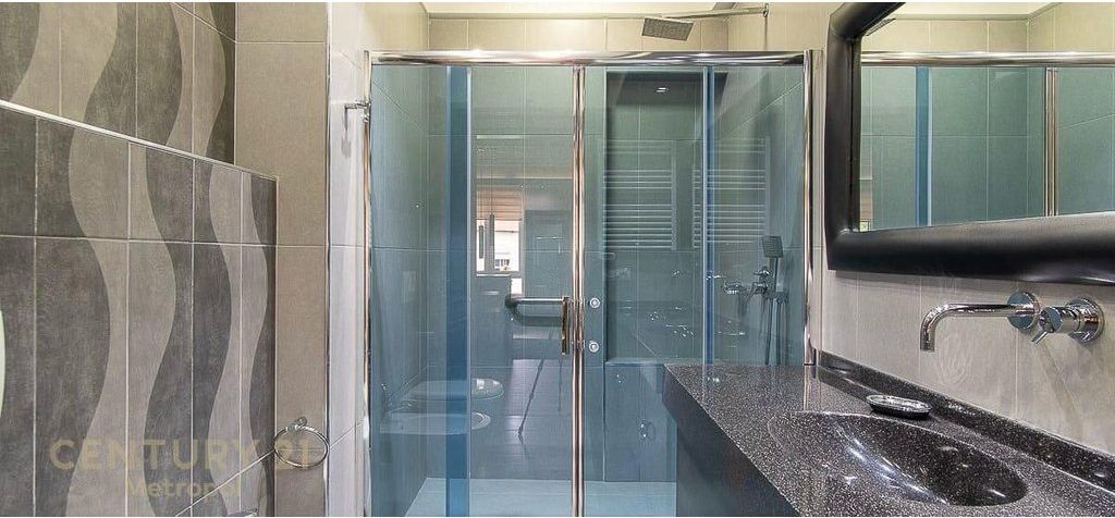 Appartamento di lusso 2+1+2 con 2 balconi in affitto – Myslym Shyri, Tirana 1.950 € /Mese