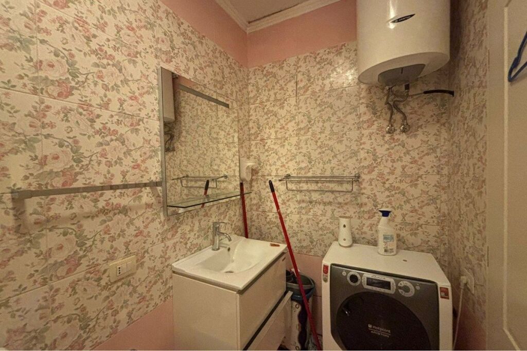 Apartament - Për Qira - Rruga e Barrikadave, Tiranë