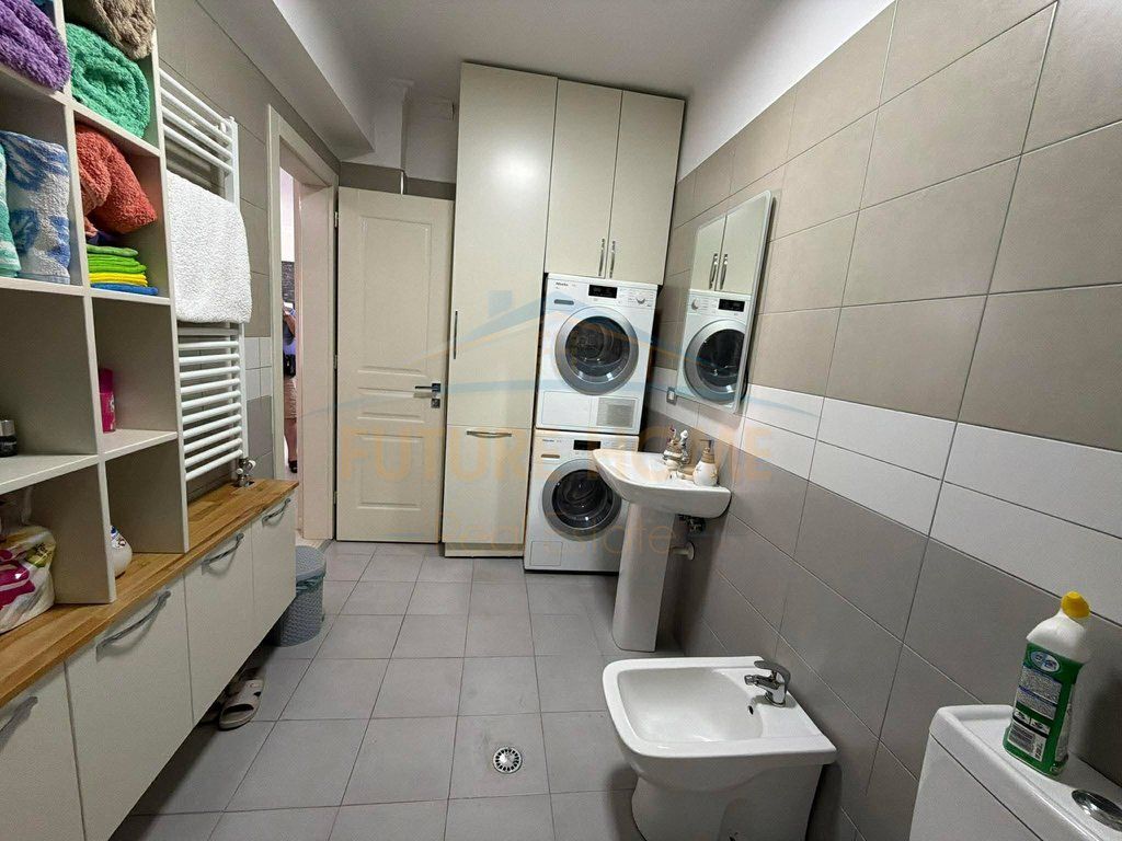 Shitet, Apartament 2+1+2 + Post Parkimi, Kompleksi Malajzjan