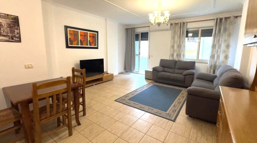 Affittasi appartamento 1+1, nel centro di Tirana (circo di Tirana) 65000 lek al mese