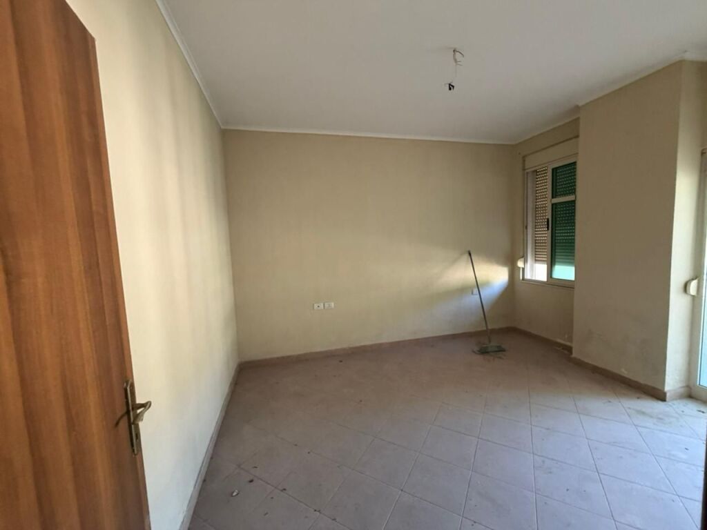 Shitet apartament 1+1 📍 Shkembi kavajes