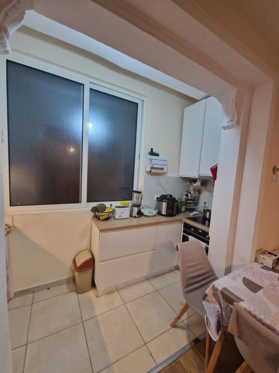 Shitet Apartament 1+1