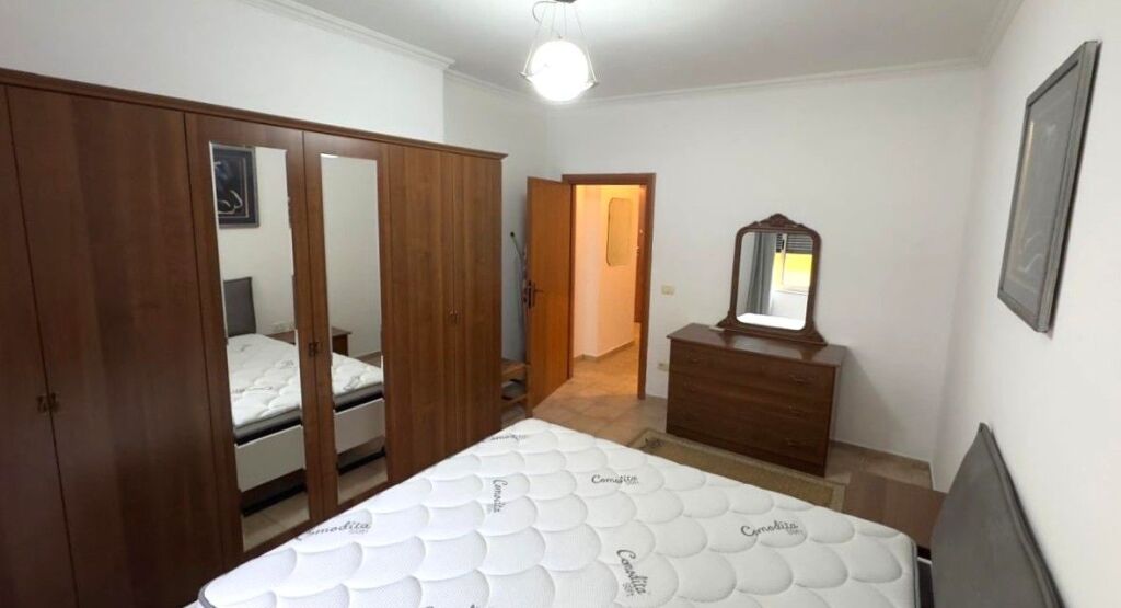 Affittasi appartamento 1+1, nel centro di Tirana (circo di Tirana) 65000 lek al mese