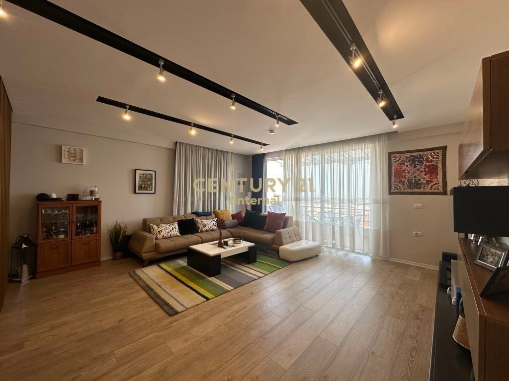 DUPLEX 3+1 IN AFFITTO RESIDENZA KODRA E DIELLIT 1 1.400 € /Mese