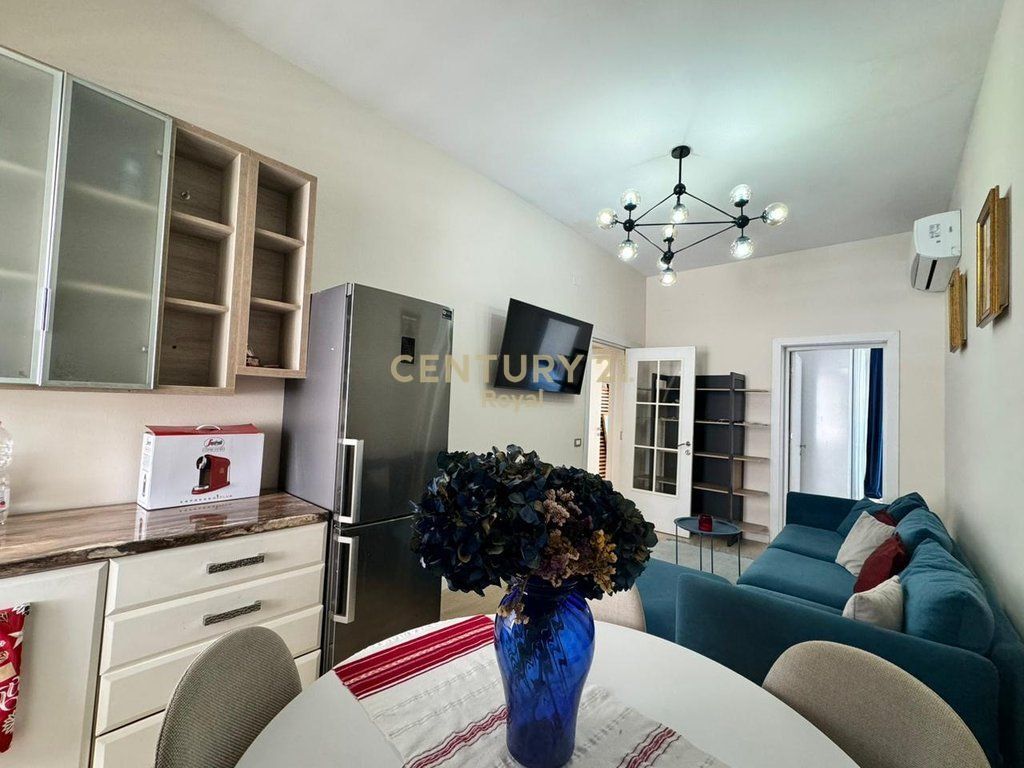 Appartamento 2+1 in affitto in Via Barricate, Tirana - 800€ | 75 m²