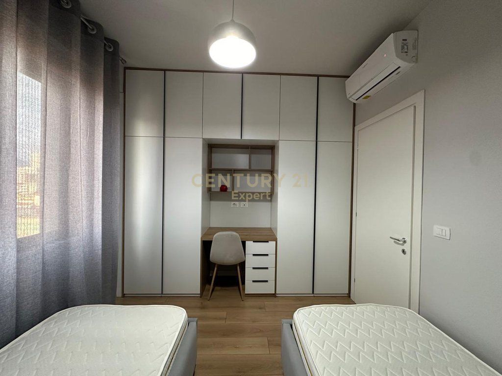 APARTAMENT 2+1+2+POST PARKIMI PRANE SPAK 800 € /Muaj
