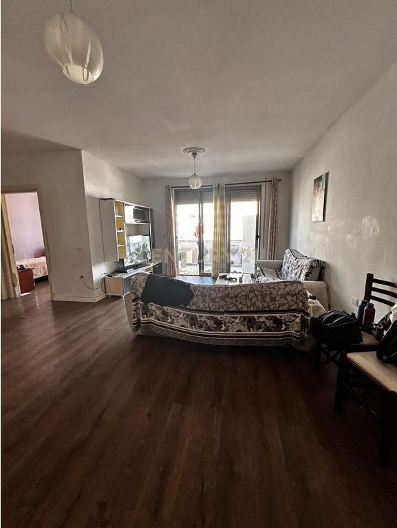 Apartament 2+1+2 për shitje pranë Tregut Industrial!