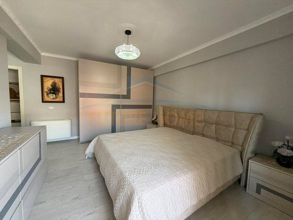 Shitet, Apartament 2+1+2 + Post Parkimi, Kompleksi Malajzjan