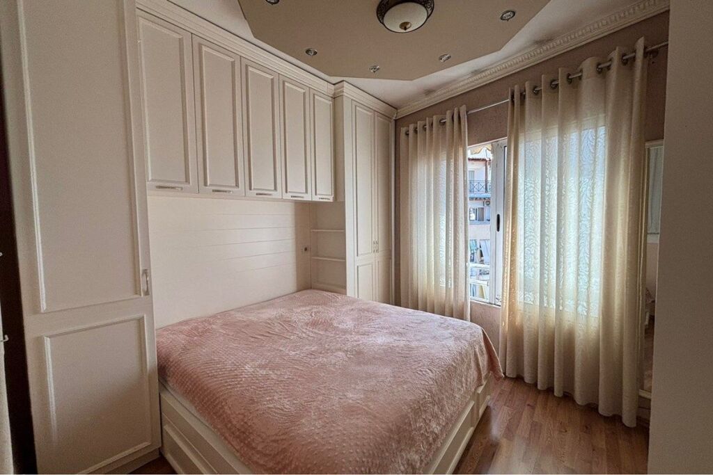 Apartament - Për Qira - Rruga e Barrikadave, Tiranë