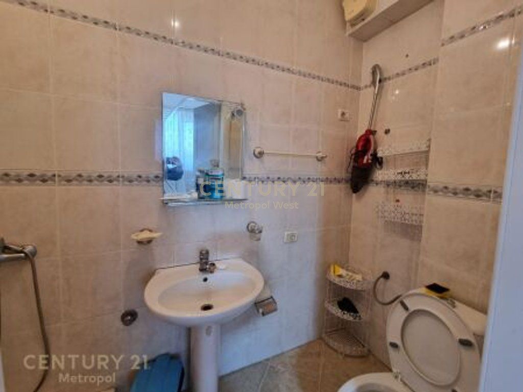 APARTAMENT ME QIRA 2+1+2 NE QENDER (Perball Toptanit) WEST142715