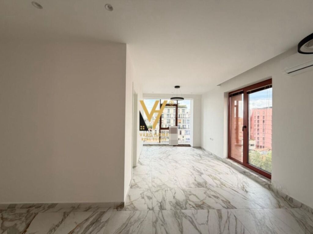 JEPET ZYRE 68 M2 ME QERA TE RRUGA E KAVAJES 1.200 EURO
