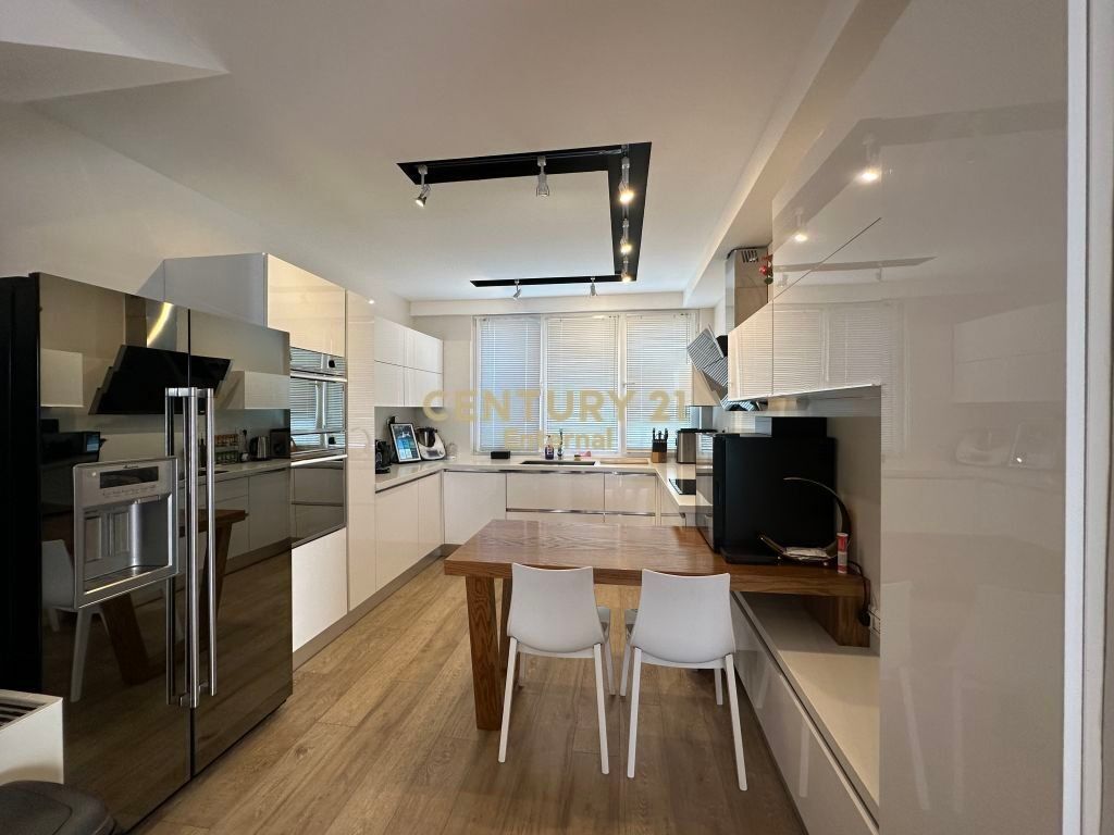 DUPLEX 3+1 IN AFFITTO RESIDENZA KODRA E DIELLIT 1 1.400 € /Mese