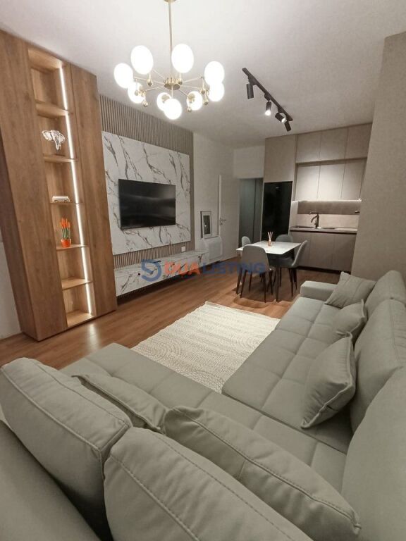 Jepet me qira apartament modern 1+1 te Rruga e Kosovarve.