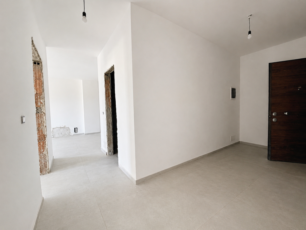 Shitet Apartament 2+1 me Sipërfaqe të Bollshme në Aura Complex, Tiranë