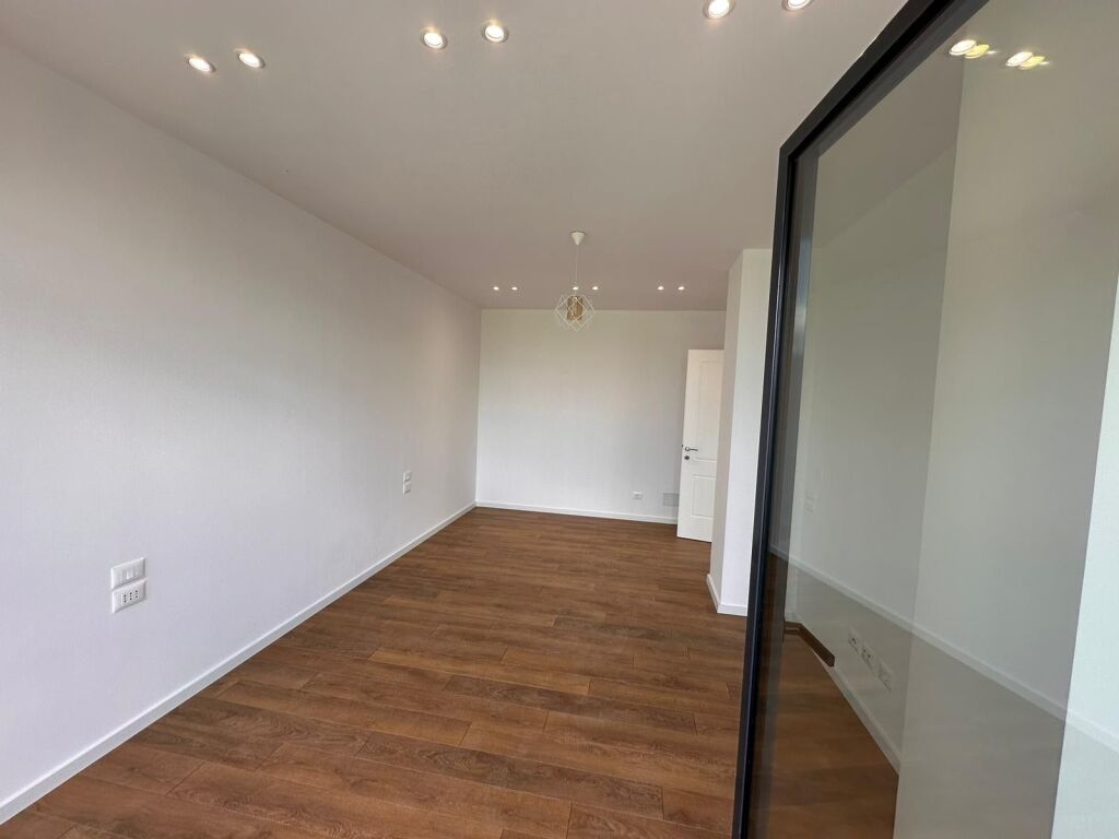 🏢 Appartamento 2+1 + Posto Auto in Affitto 📍 Via Kosovarëve, Residenza Lake View