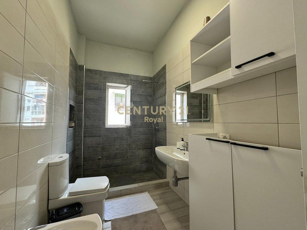 Appartamento 2+1 in affitto in Via Barricate, Tirana - 800€ | 75 m²