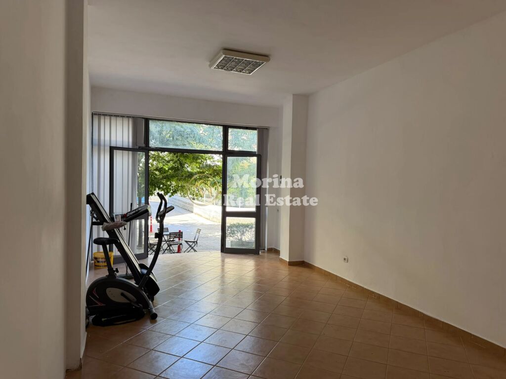 Rent | Ambjent Biznesi | Shkolla e Bashkuar | 1100 €/month