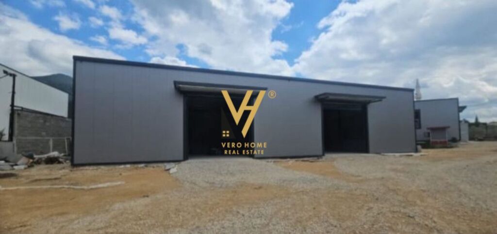 WAREHOUSE 660 M2 FOR RENT ON ARBERI STREET 200,000 LEKE
