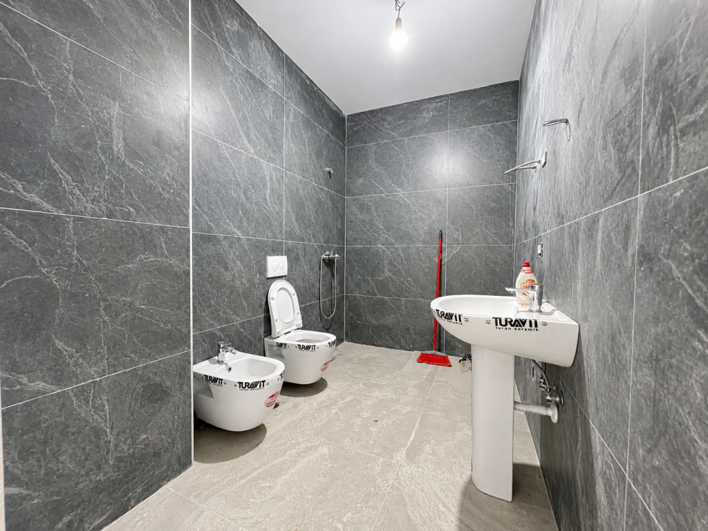 Shitet Apartament 2+1 në Aura Complex, Tiranë