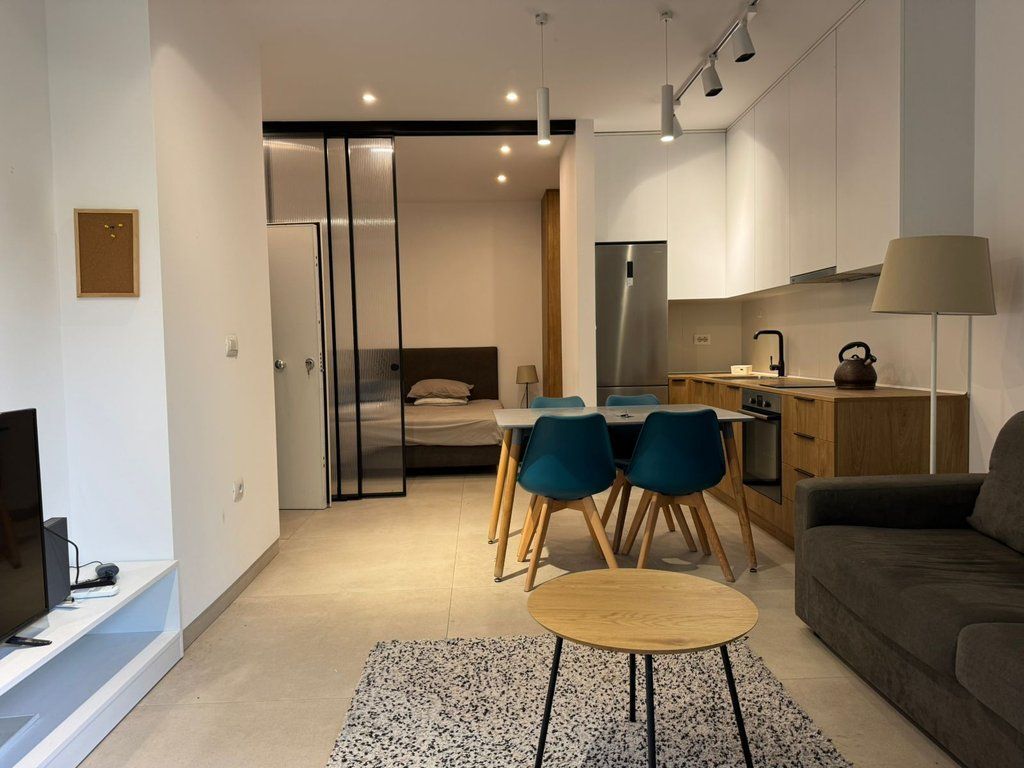 Myslym Shyri, Affittiamo appartamento 1+1 600 € /Mese