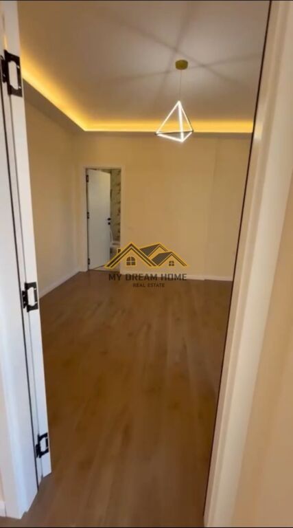VENDESI APPARTAMENTO 2+1+2 NEL QUARTIERE 6 DURRES !!!