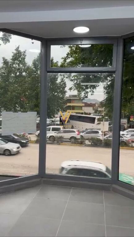 JEPET AMBIENT BIZNESI 125 M2 ME QIRA TE RRUGA DRITAN HOXHA 1.000 EURO
