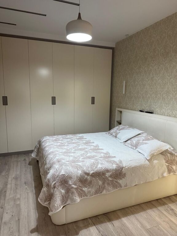 2+1, near Dinamo stadium, 1200 euros