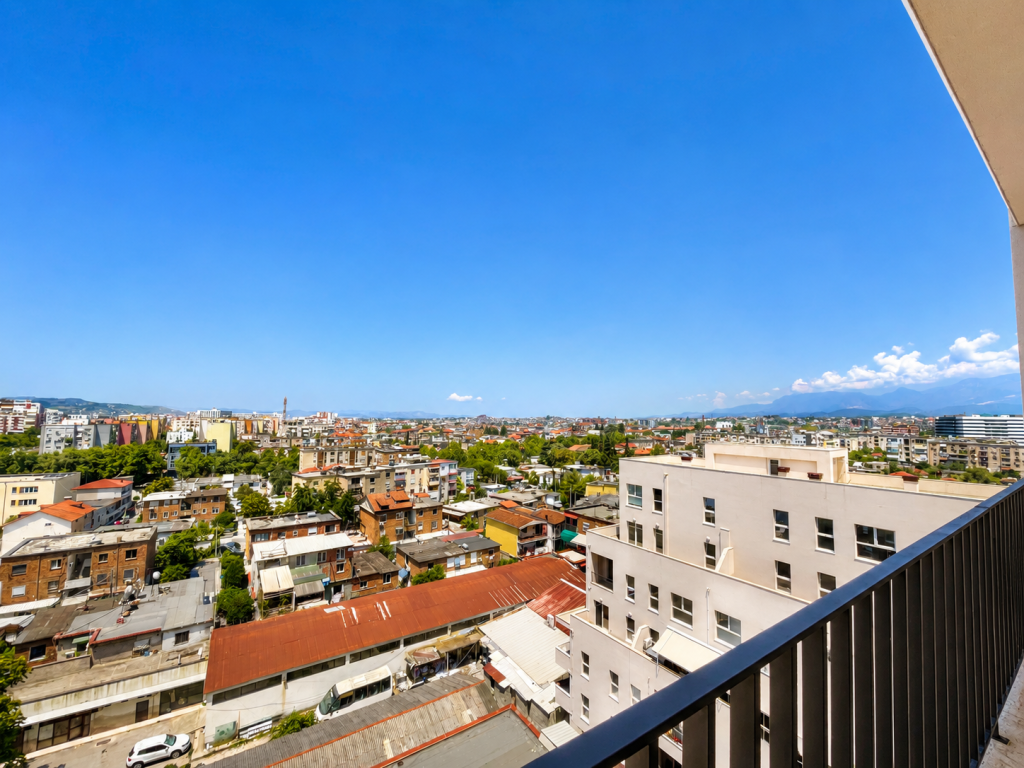 Shitet Apartament 2+1 me Sipërfaqe të Bollshme në Aura Complex, Tiranë