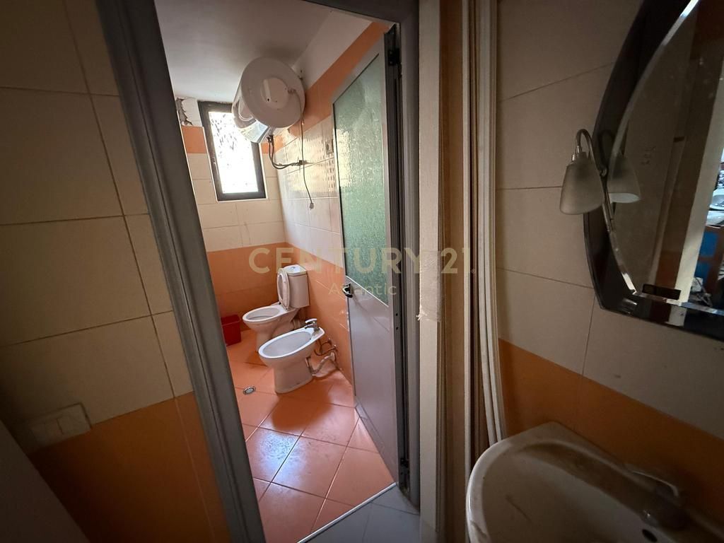 🏢 Unità Commerciale in Vendita 348,85m² sulla Spiaggia, Durrës – Possibilità di Dividere in 2 Parti e Vendere.