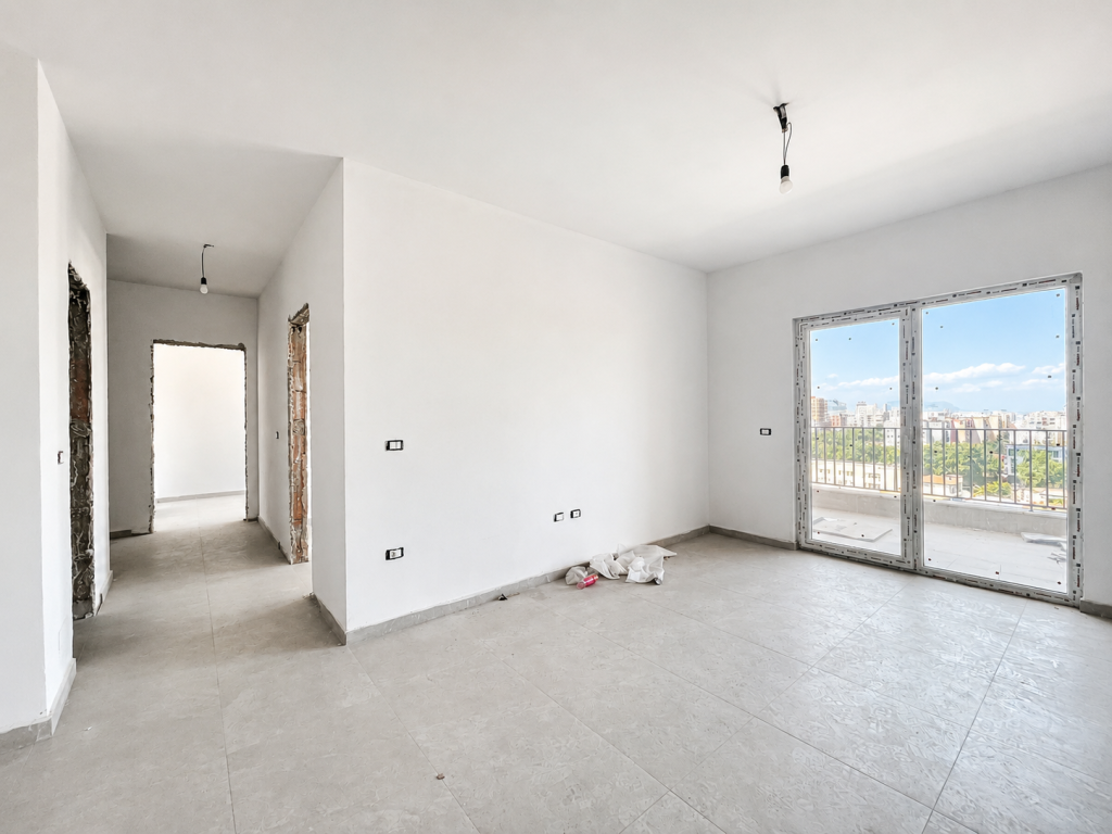 Shitet Apartament 2+1 me Sipërfaqe të Bollshme në Aura Complex, Tiranë