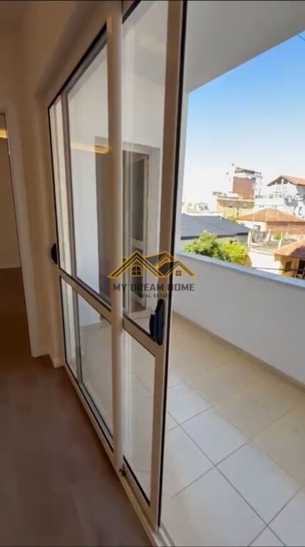 VENDESI APPARTAMENTO 2+1+2 NEL QUARTIERE 6 DURRES !!!