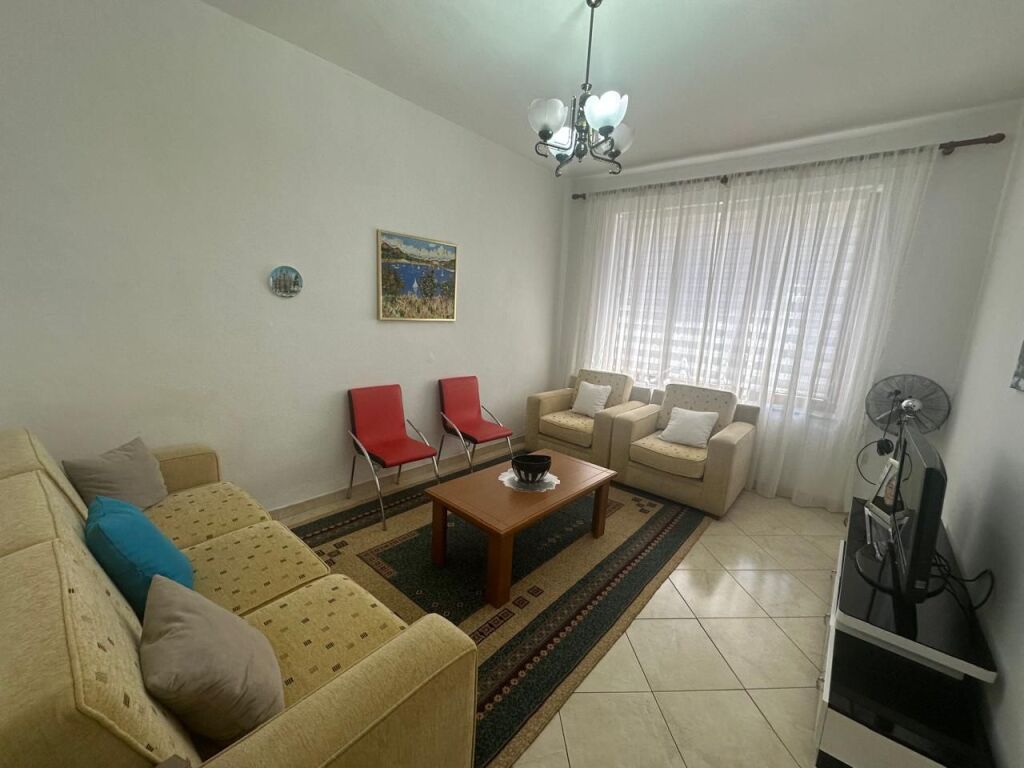 🏢Rruga e Barrikadave,jepet me qera apartament 1+1+ambient gatimi ,e mobiluar 55,000Leke