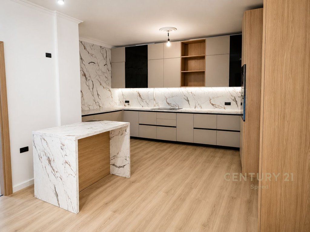 Affittasi edificio di 4 piani residenziali fuori terra + 1 piano interrato a Shkoze! 1.500 € /Mese