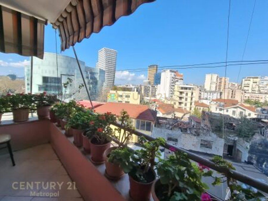 APARTAMENT ME QIRA 2+1+2 NE QENDER (Perball Toptanit) WEST142715