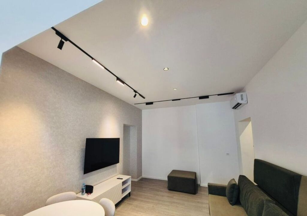 SHITET APARTAMENT 2+1 NË ZEMËR TË BLLOKUT