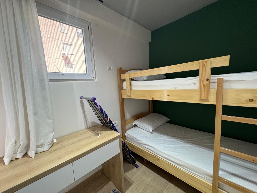 Shitet Duplex Me Pamje Fantastike Deti