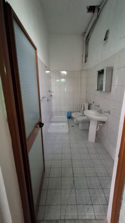 Jepet me qira ambient biznesi – Rruga Aleksandër Goga