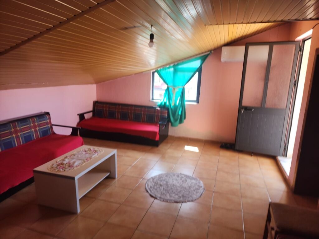Rent | Shtëpi private 2 + 1 | Rruga Njazi Meka | 300 €/month
