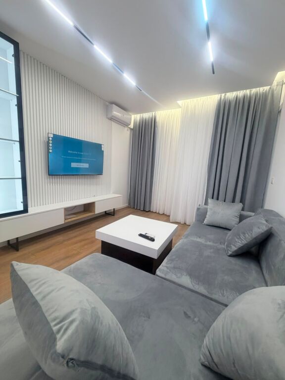 Jepet me qera Apartament 1+1 tek 21 Dhjetori/ afer Hotel Mondial