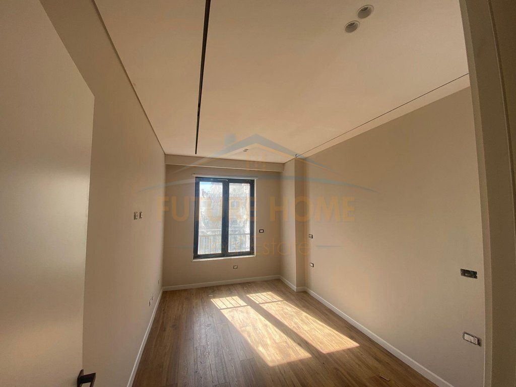 Shitet, Apartament 2+1, Rruga Karl Gega, Tiranë.
