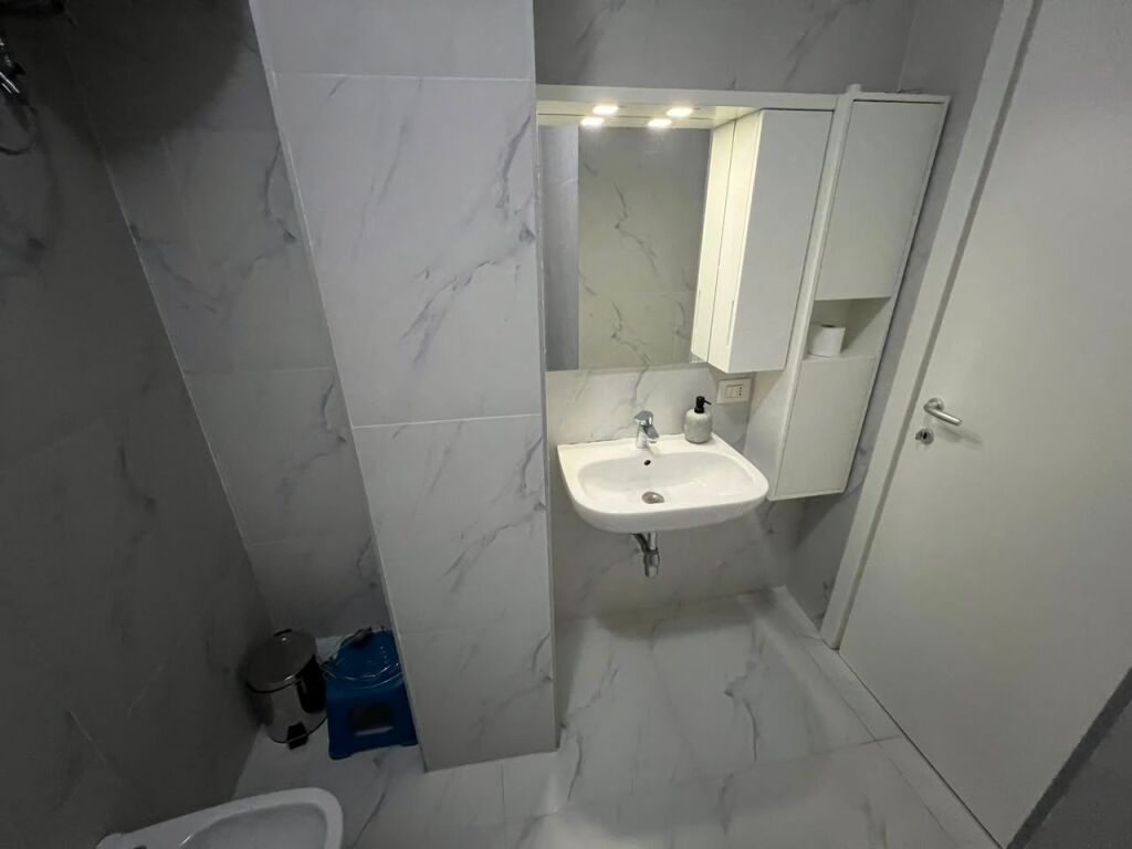 Apartament 2+1+ Parking per qira tek Rruga e Barrikadave.